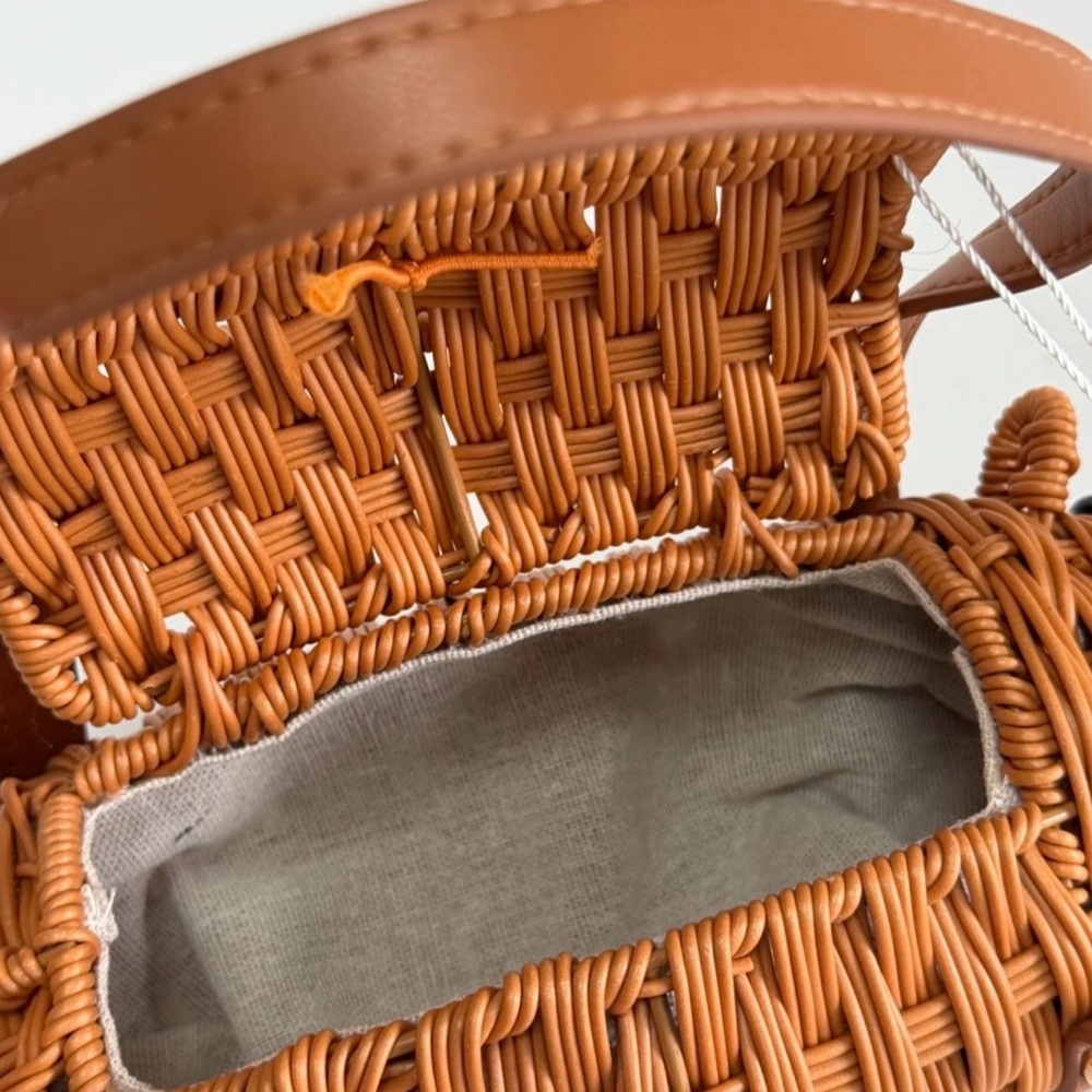 Tommy Bahama Wicker Woven Crocodile Shaped  Bag Handbag New NWT - Picture 14 of 14